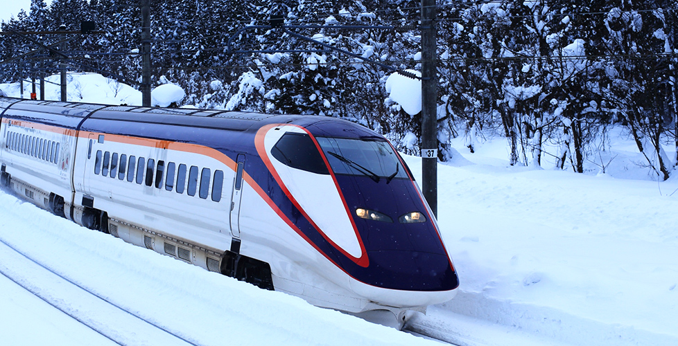 新幹線や電車でお手軽な駅前スキー場